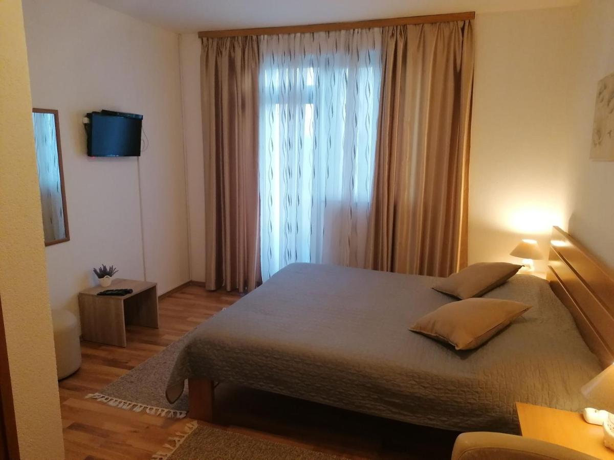 Apartment And Rooms Nevenka Poljanak Extérieur photo